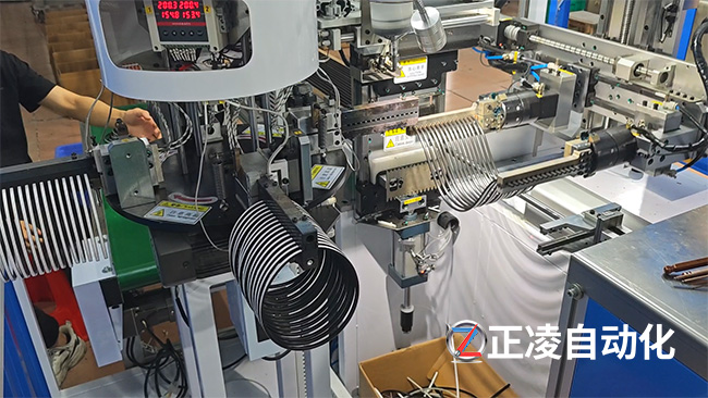 Traditional manual bonding out, Zoomlea fully automatic sealing ring bonding machine produces 4000 pieces, refreshing production efficiency