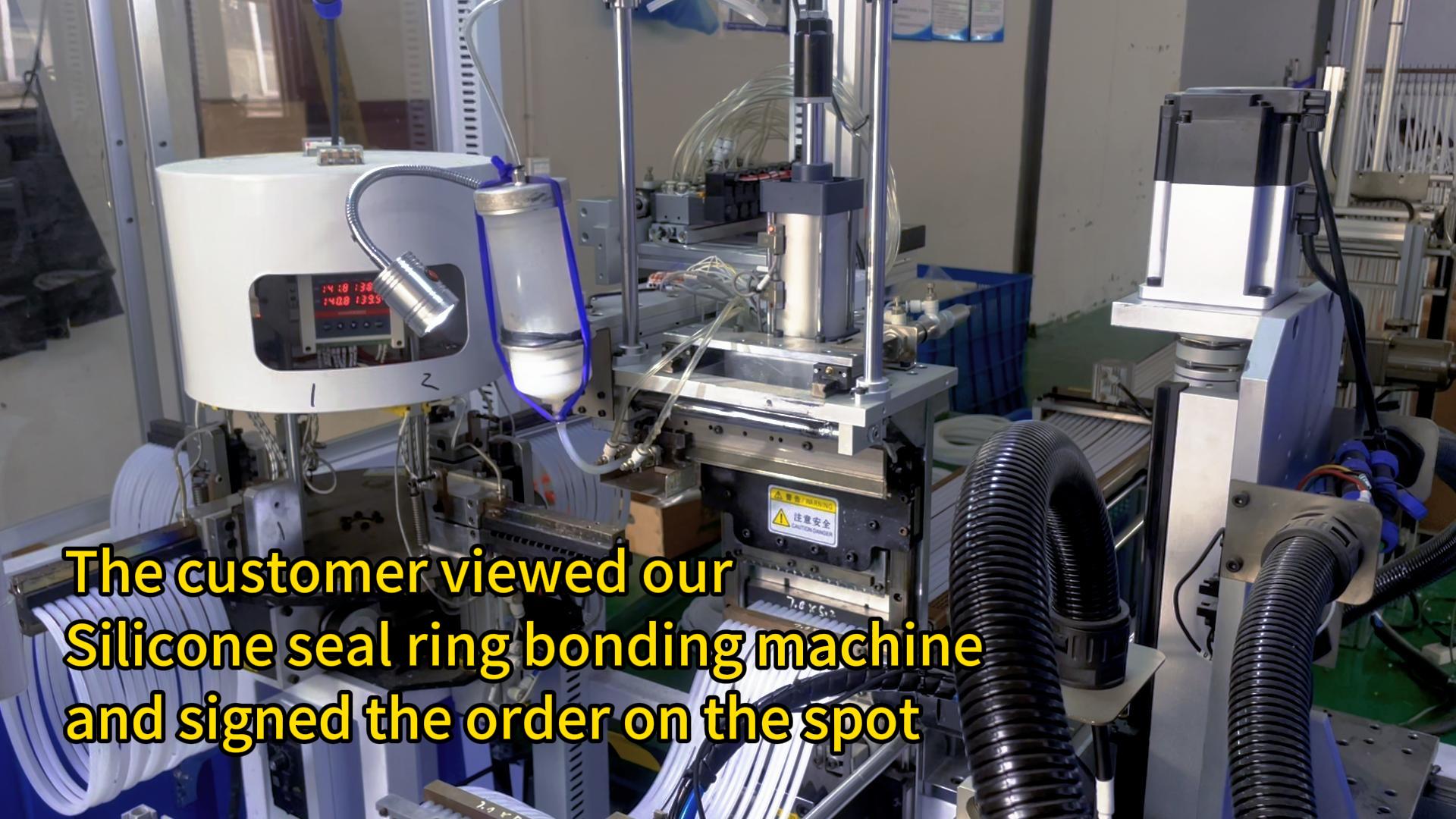 The customer viewed our Silicone seal ring bonding machine and signed the order on the spot