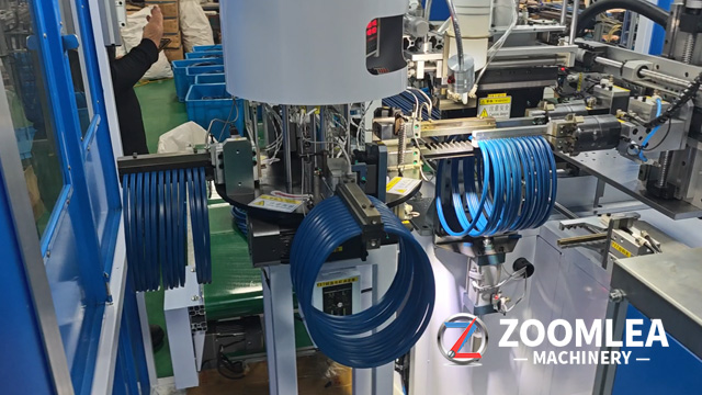 How many workers are needed to produce 86,000 sealing rings per day? The answer from Zoomlea’s fully automatic sealing ring bonding machine is: just one person